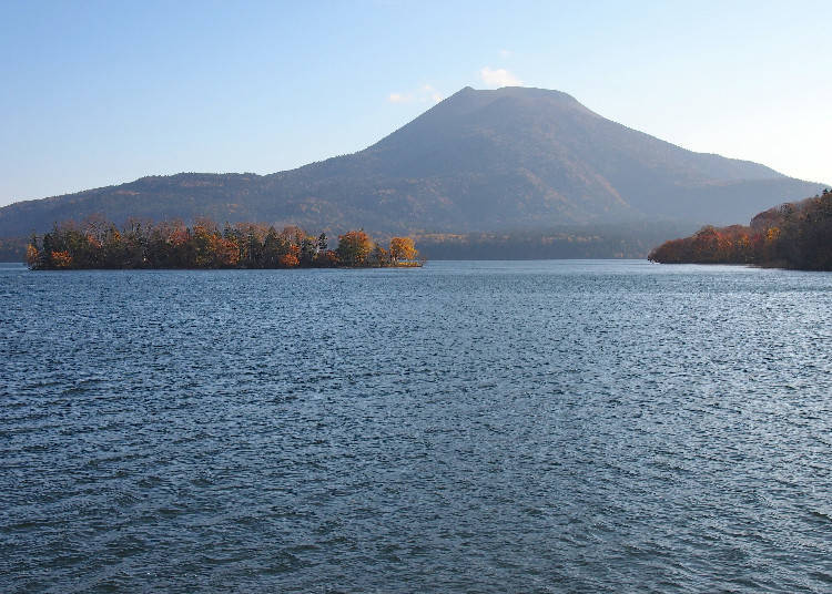 阿寒湖與雄阿寒岳