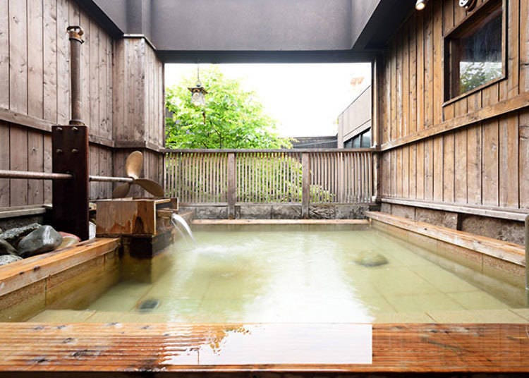「弐の湯」的開放式露天溫泉池