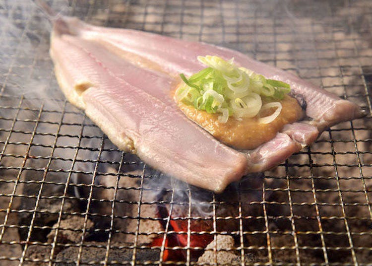 「遠東多線魚鏘鏘燒」900日圓。遠東多線魚的長度有30公分左右。