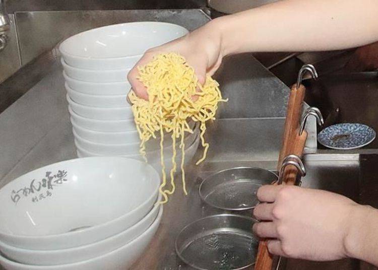 Noodles are boiled for one minute and ten seconds. Unlike the soup which is made without regard to time, the noodles are boiled for a precise set time.