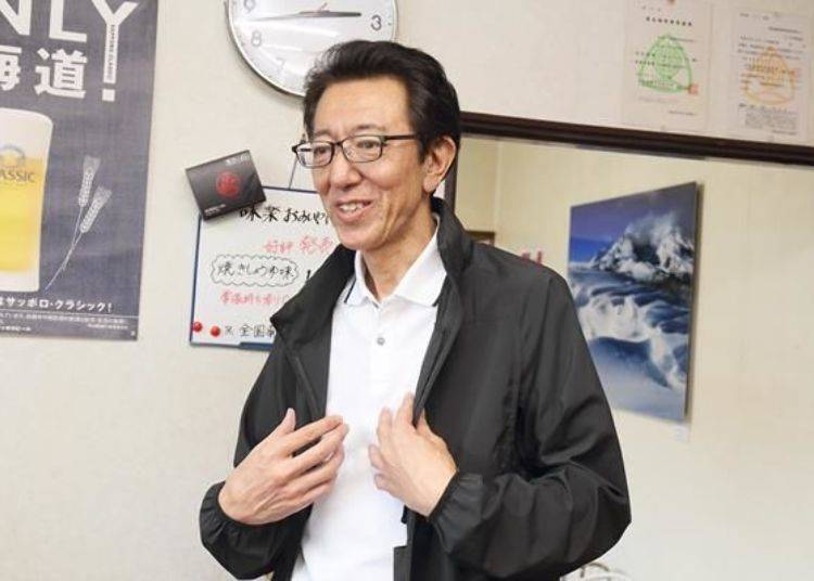 江刺家先生原本是公務員，退休後回到母親的故鄉利尻島，並於2007年開設「利尻拉麵味樂」。