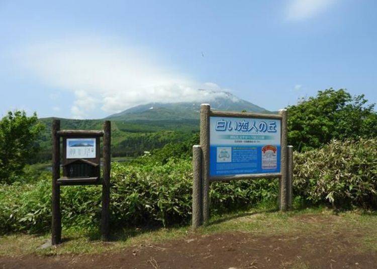 우리 취재진이 도착했을 때는 구름이 산 윗부분을 지나가고 있었다.