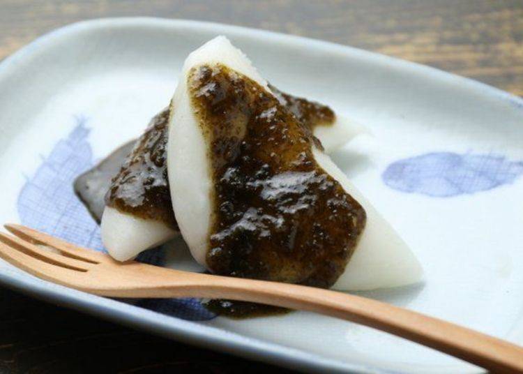 This dish is often eaten at festivals, which was introduced to the Ainu in the Hidaka region.