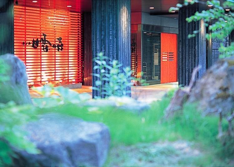 3. Niseko Konbu Onsen Hotel Kanronnomori: Outdoor baths that blend in with Niseko's forests
