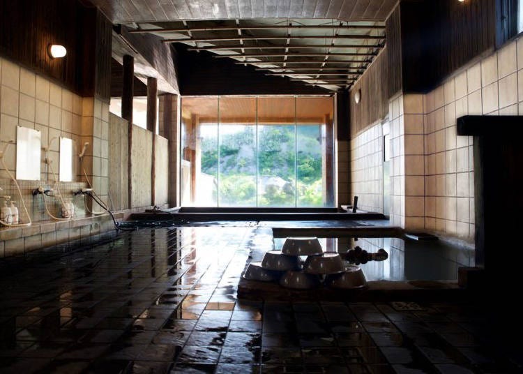 ８．ニセコ五色温泉旅館：ニセコの山々に囲まれた秘湯