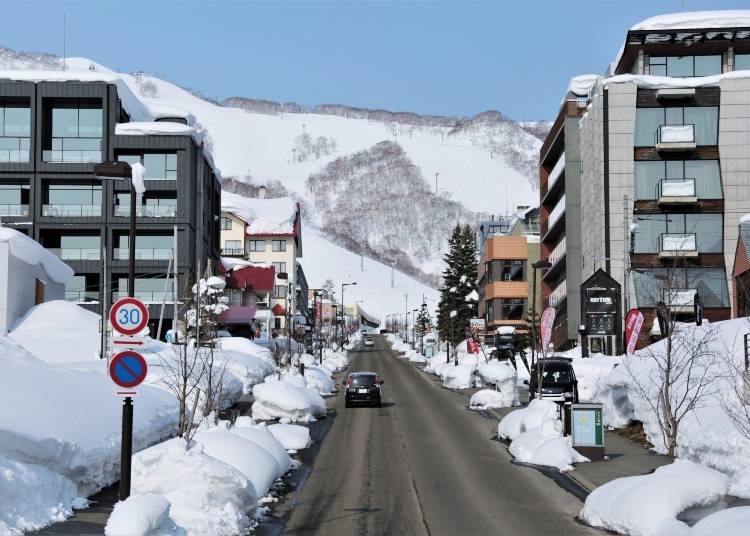 Downtown Hirafu (Photo: PIXTA)