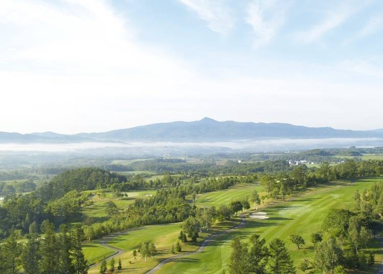 With golf, hiking, and a variety of other fun activities, Niseko is popular in the green season, too!