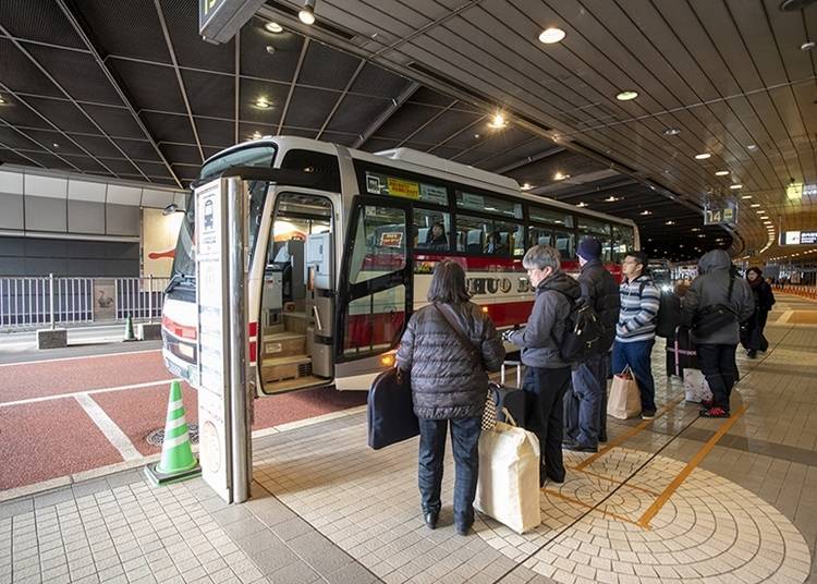 리조트 버스 : 홋카이도 리조트 라이너 등 3사가 운행. 효율이 뛰어나고 인기 넘버원!