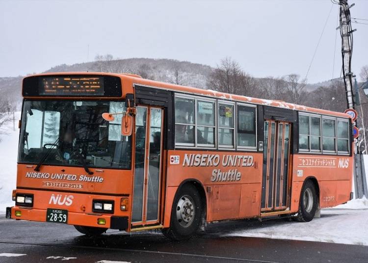 ■ニセコの主要な移動手段であるバス