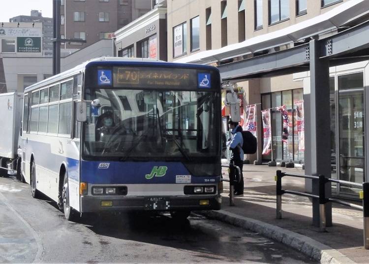 ●「サッポロテイネ」へ向かうテイネハイランド行のJR北海道バスに乗車