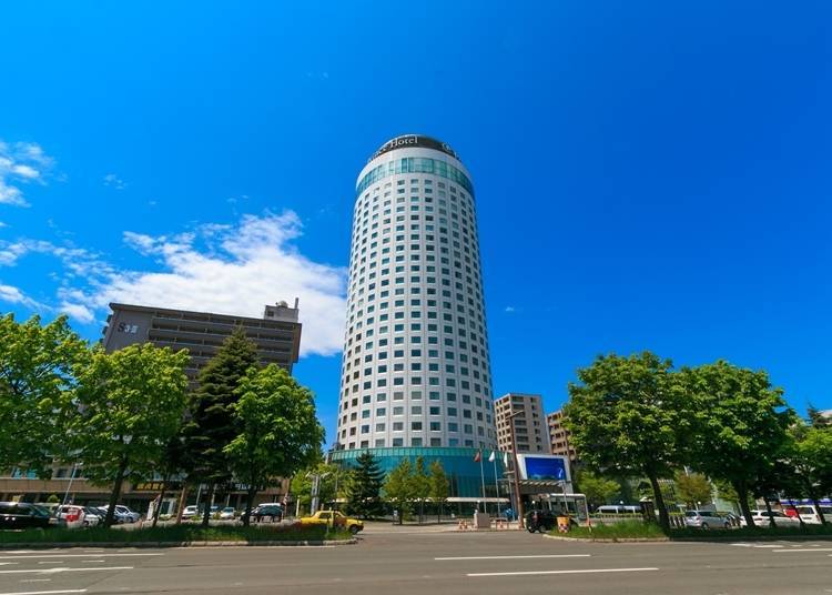 6) 삿포로 프린스 호텔 : 숙박자만 즐길 수 있는 천장이 개방된 노천탕에서 피로회복