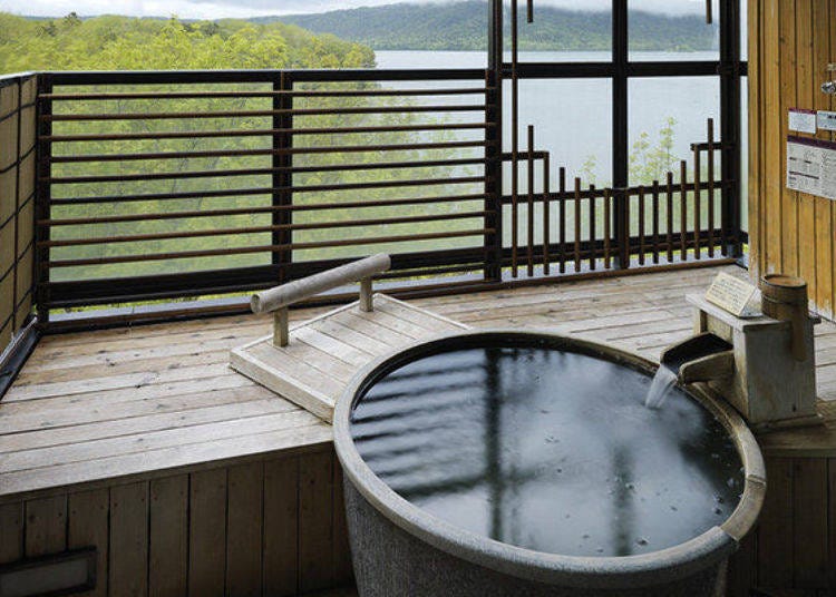 ▲Have the view of Lake Akan all to yourself while you’re in the private bath.  (Picture provided by Akan Yuku-no-Sato Tsuruga)