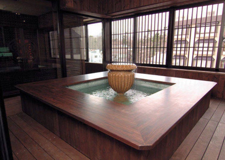 ▲The footbath of the “RERA-no-Yakata” has a calm atmosphere.(Picture provided by Akan Yuku-no-Sato Tsuruga)