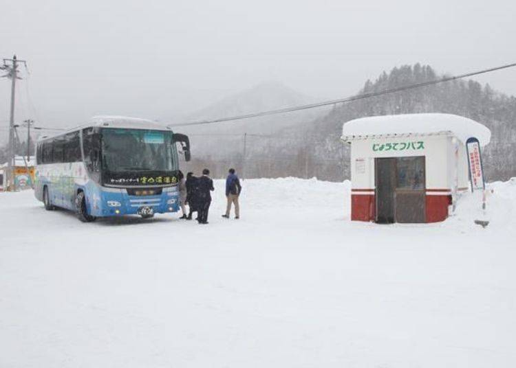 There is a bus stop in front of Hoheikyo Onsen