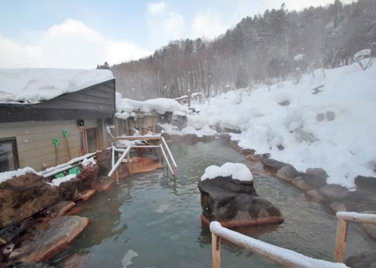 ou can enjoy the feeling of taking a bath in a secret mountain location at Fukuro Onsen. The hot spring temperature is around 39°C.