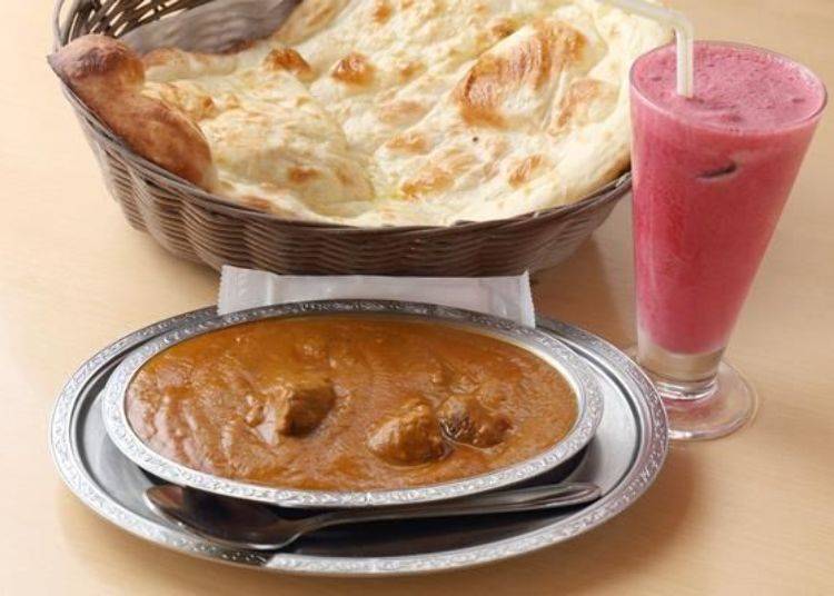 The Lamb Curry medium spiciness (1,000 yen) with big chunks of lamb, is one of the onion based curry. We also order the haskap berry lassi (430 yen, 330 yen when ordered with a meal) made with haskap berry harvested from their garden.