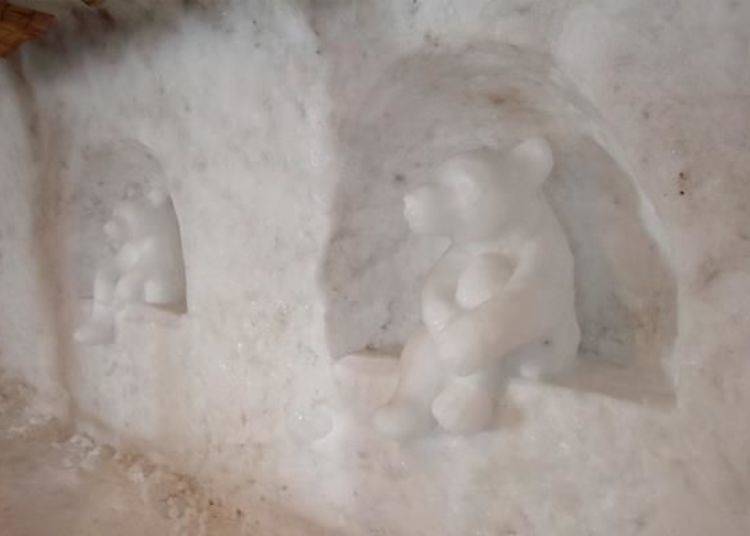 Snow sculpture bears by the wall