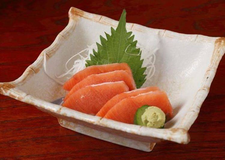 At first it has the raw sashimi texture, but once you bite further in it has the semi-frozen crunch. A dish where you enjoy the flavor of the salmon and the slight crunchy texture.