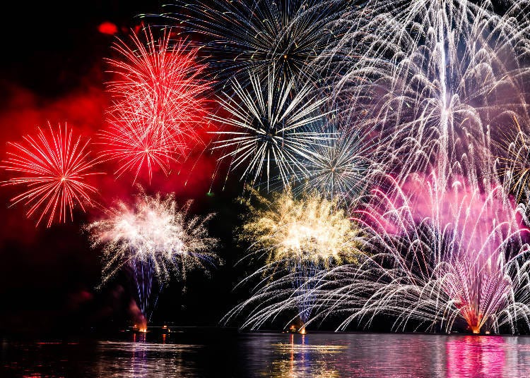 Lake Toya Long Run Fireworks Festival (Photo: PIXTA)