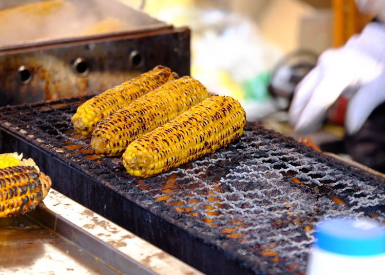 Hokkaido grilled corn, extremely popular among visitors (Photo: PIXTA)