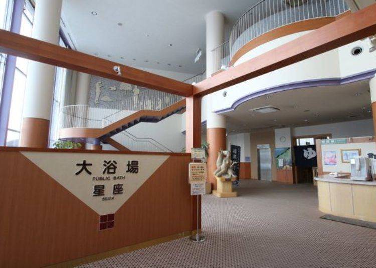 The lobby of the large bath is called Seiza which means “constellation”. The men’s bath is on the first floor and women's bath is on the second floor, both baths having the same layout.