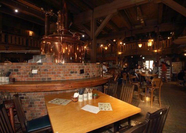 A table with a view of the copper directly in front of it. You can drink beer that was brewed in that copper!