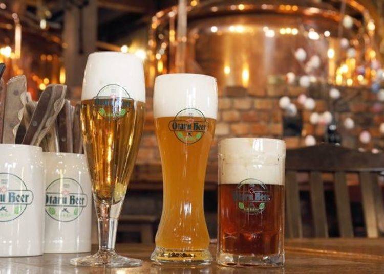 從左開始是Pilsner、Weiss 、Donker的生啤酒類型。每種類型S尺寸（300ml）各售價470日圓、M尺寸（500ml）610日圓、L尺寸（1,000ml）1,200日圓。照片皆為S尺寸。