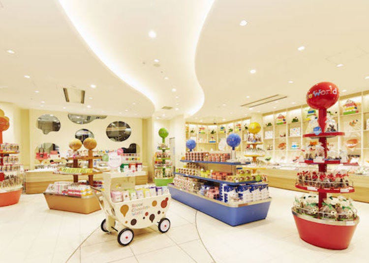 The interior of the store has a bright, pop atmosphere (Photo provided by Royce’ Confect)