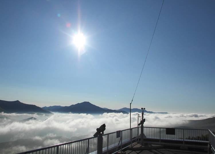 【夏】7～8月の夏の早朝は展望台から雲海を見られる可能性が高い