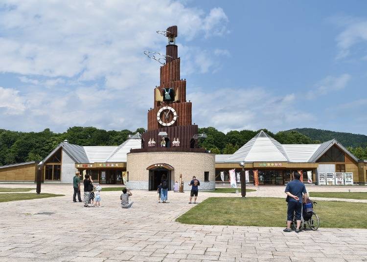 The world's largest Karakuri cuckoo clock tower!