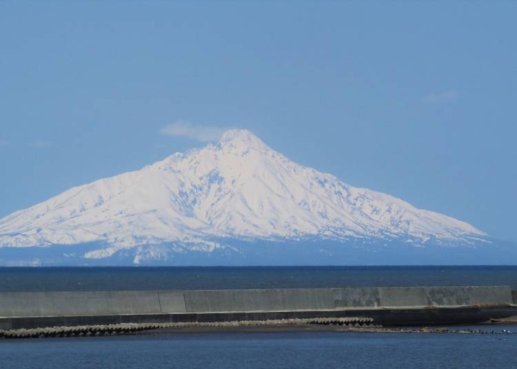 2. Mt. Rishiri: Majestic Hokkaido mountain that sits offshore