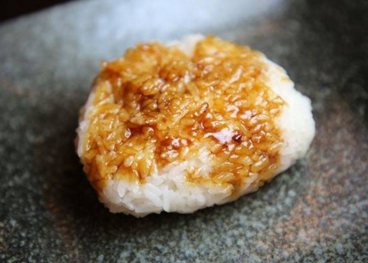 ▲ The deep flavor and fragrance of the sauce soaks through the rice! Perfect with Muroran Yakitori!