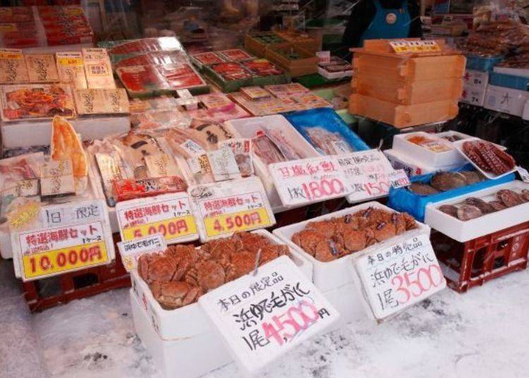 ▲ Hakodate Morning Market where you can purchase fresh seafood