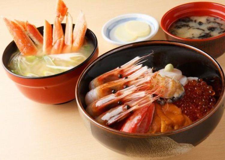 ▲ The “Big Seafood Donburi” features sea urchin, salmon roe, scallops, crab, shrimp and squid, and “Crab Soup” which is full of delicious crab