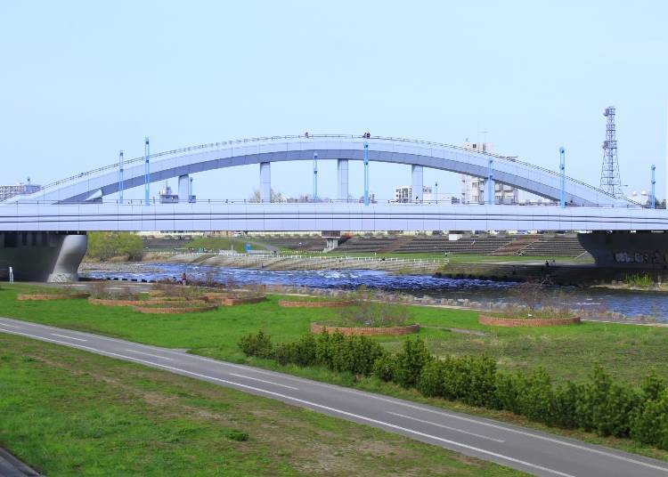 「北海道馬拉松」路線南側：橫跨札幌的河川－豐平川的「幌平橋」