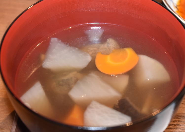 愛奴語中意旨「湯」的「ou（オウ）」是人氣料理。在「kerapirka」使用鹿肉