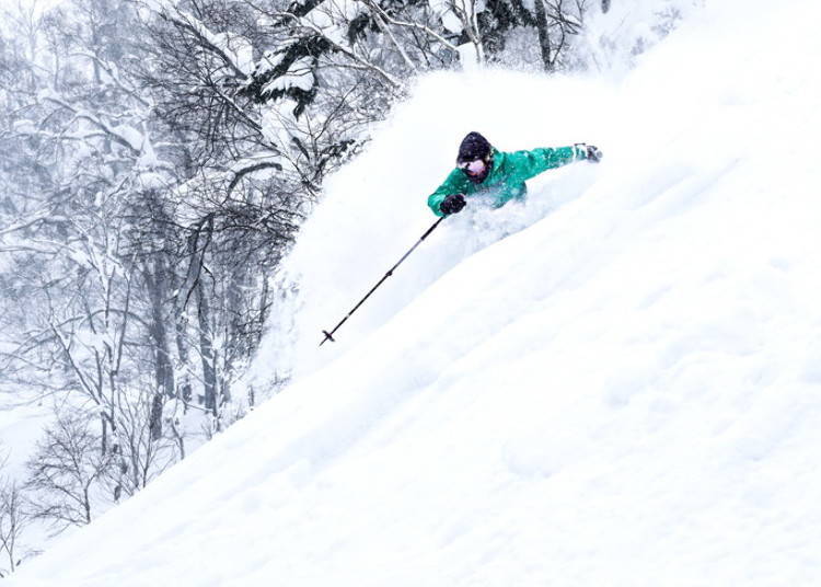 1. Mt. Isola’s Heavenly Spirit Course: Powder Snow over a Natural Gully Terrain