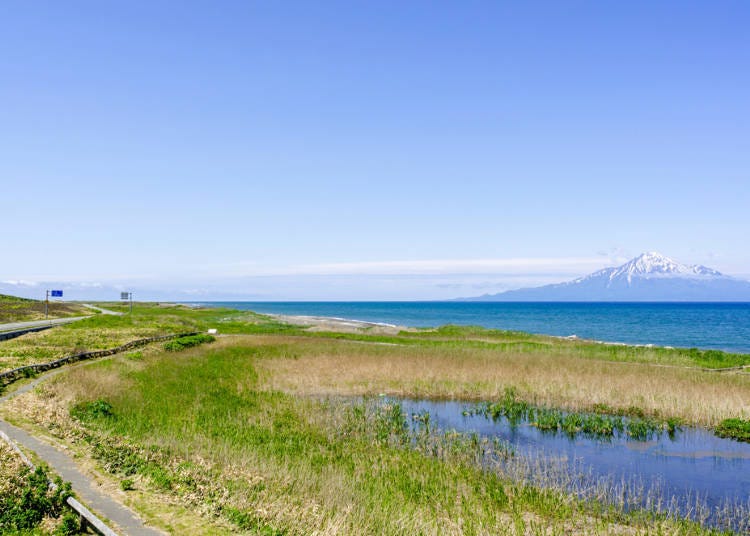 3. Enjoy the pleasant sea breeze and views along the Ororon Line (Northwestern Hokkaido)