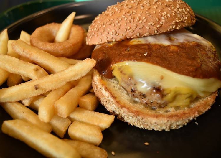 The “Hakodate Snow Burger” with delicious white sauce