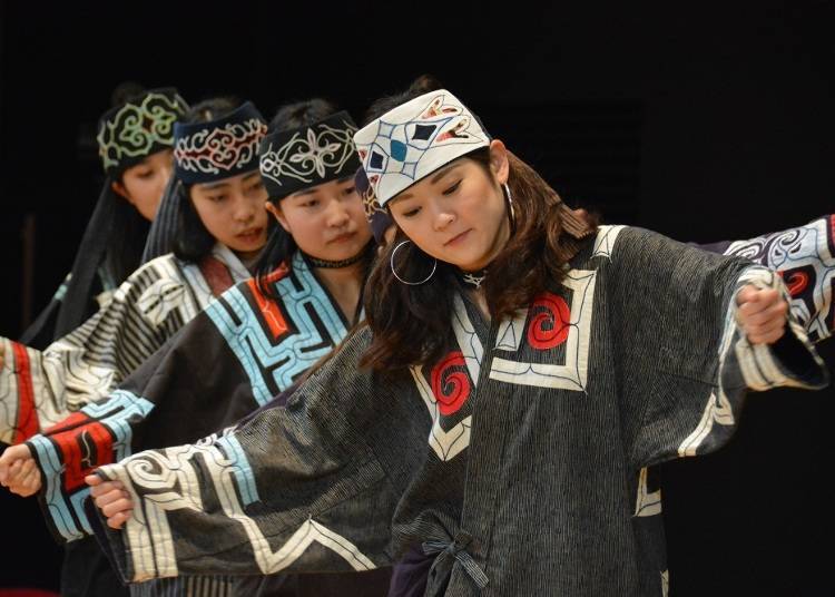 “Hanchikappurimuse” (Waterfowl Dance) (Image courtesy of The Foundation for Ainu Culture)