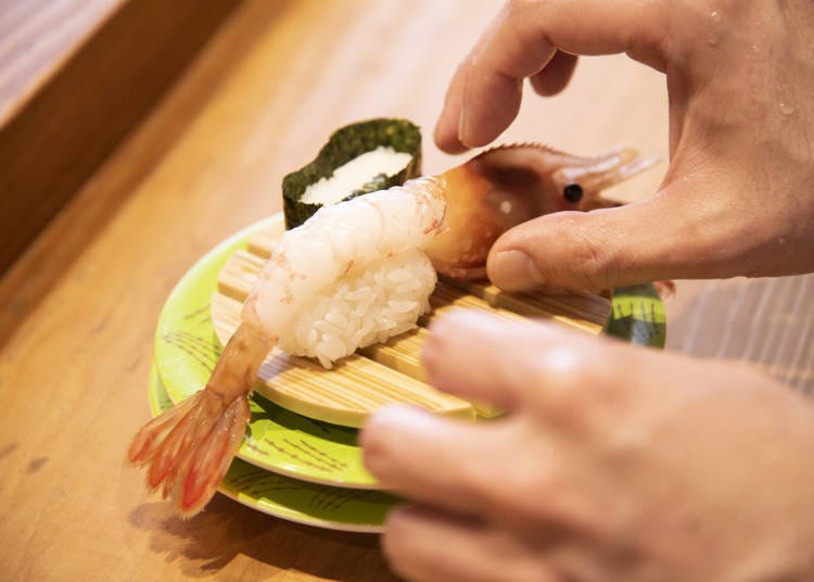 Extra-large botan shrimp (594 yen; tax-inclusive)