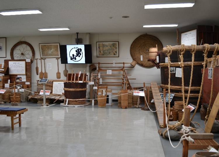 Exhibit of old sake brewing tools