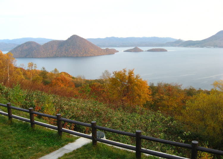 北海道道央红叶景点⑧从湖泊上欣赏红叶「洞爷湖」（洞爷湖町）
