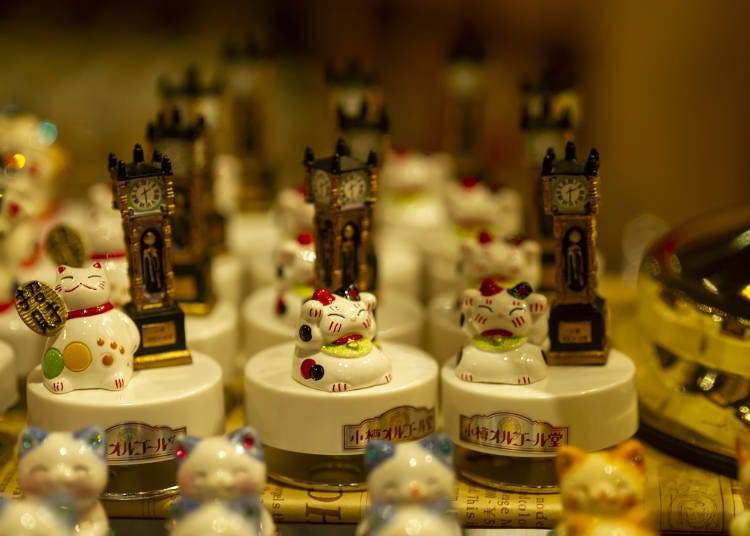 Get the best of both worlds with this music box that has both the maneki-neko and the steam clock