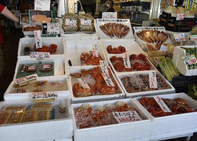 What kinds of crab can you find in Hokkaido?