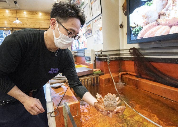 At the in-store tank, you can choose which shellfish or crab you want used in your meal.