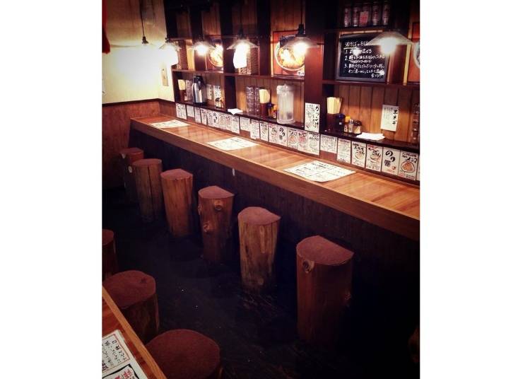 木をふんだんに使ったナチュラルな雰囲気の店内