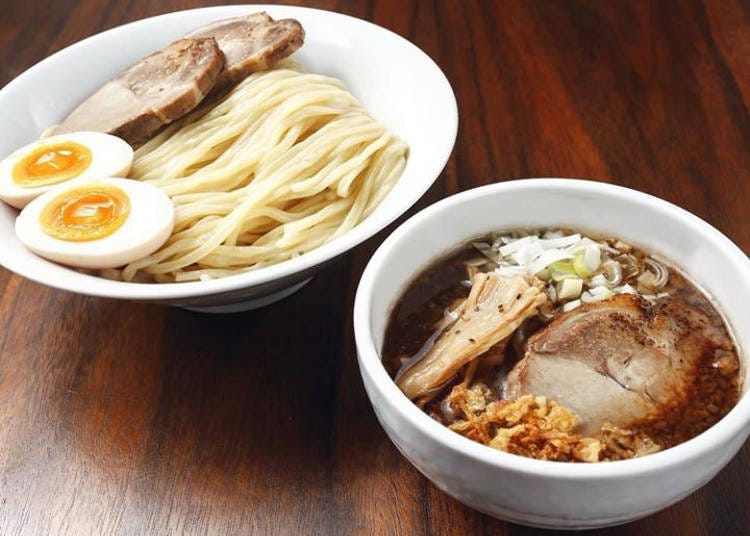 「特製魚介醤油つけ麺（中）」1000円。冷たい麺と温かい麺を選ぶことができます