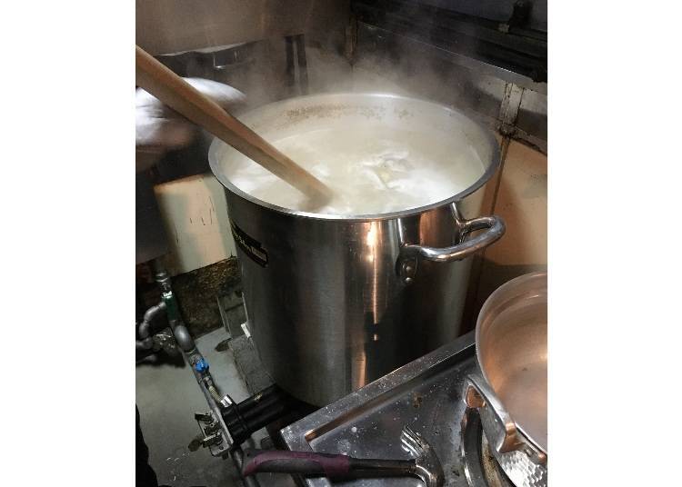 花費長時間製作的基底湯頭有著NOFUJI獨特的風味