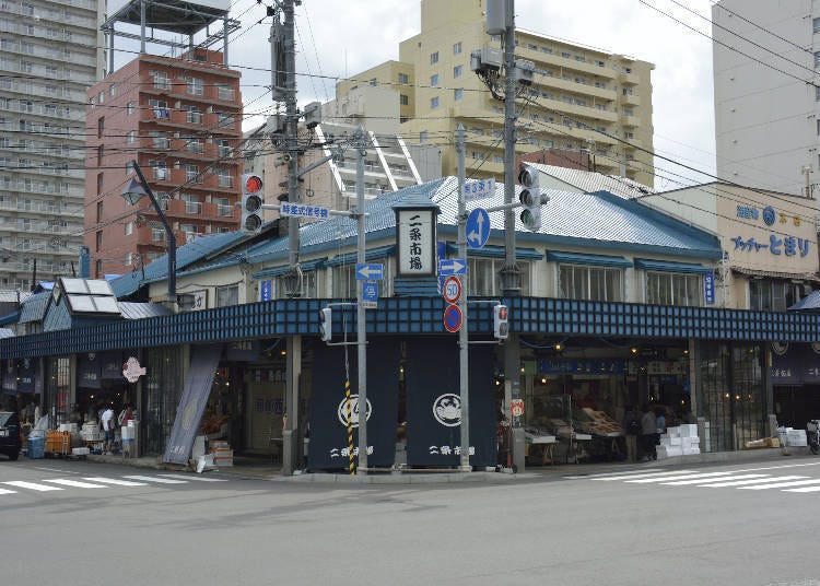 5. 12월 31일과 １월 3일까지는 '삿포로 니조 시장'에서 해산물을 즐기자